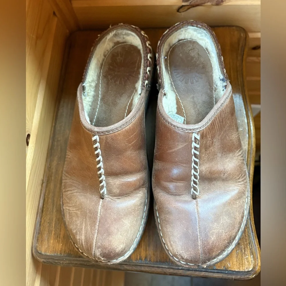 UGG Women’s  Brown Leather Clogs - Picture 5 of 6